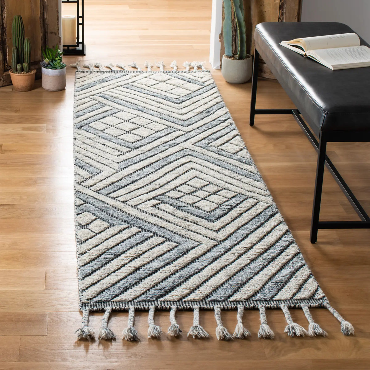 Safavieh Casablanca 2'-3" x 8'-0" Rug in Grey / Ivory