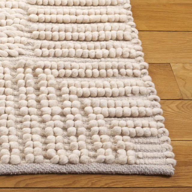 Safavieh Natura 4'-0" x 6'-0" Rug in Beige