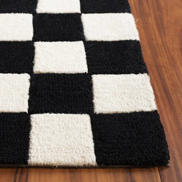 Safavieh Ebony 4'-0" x 6'-0" Rug in Black / Ivory