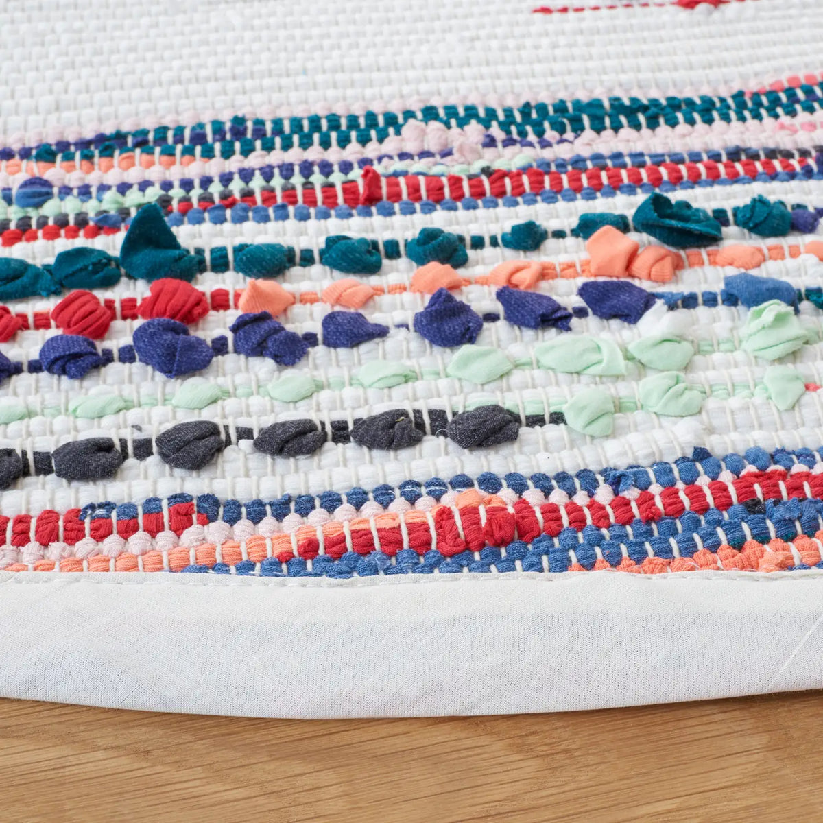 Safavieh Montauk 6'-0" x 6'-0" Rug in Ivory / Blue