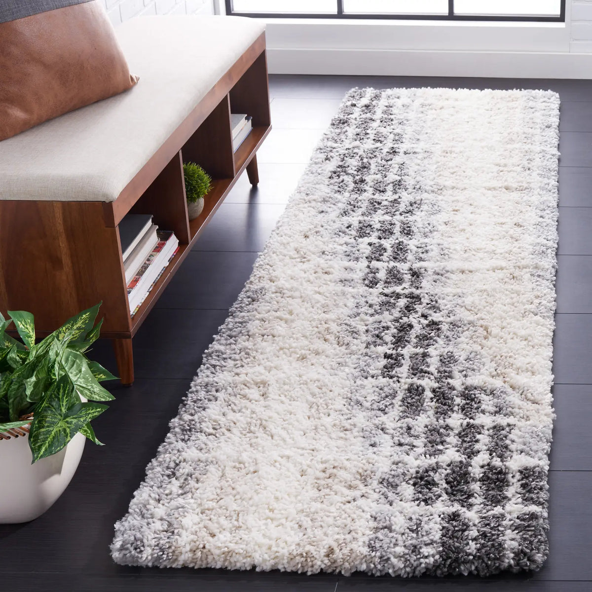 Safavieh Fontana Shag 800 2'-3" x 8'-0" Rug in Ivory / Grey