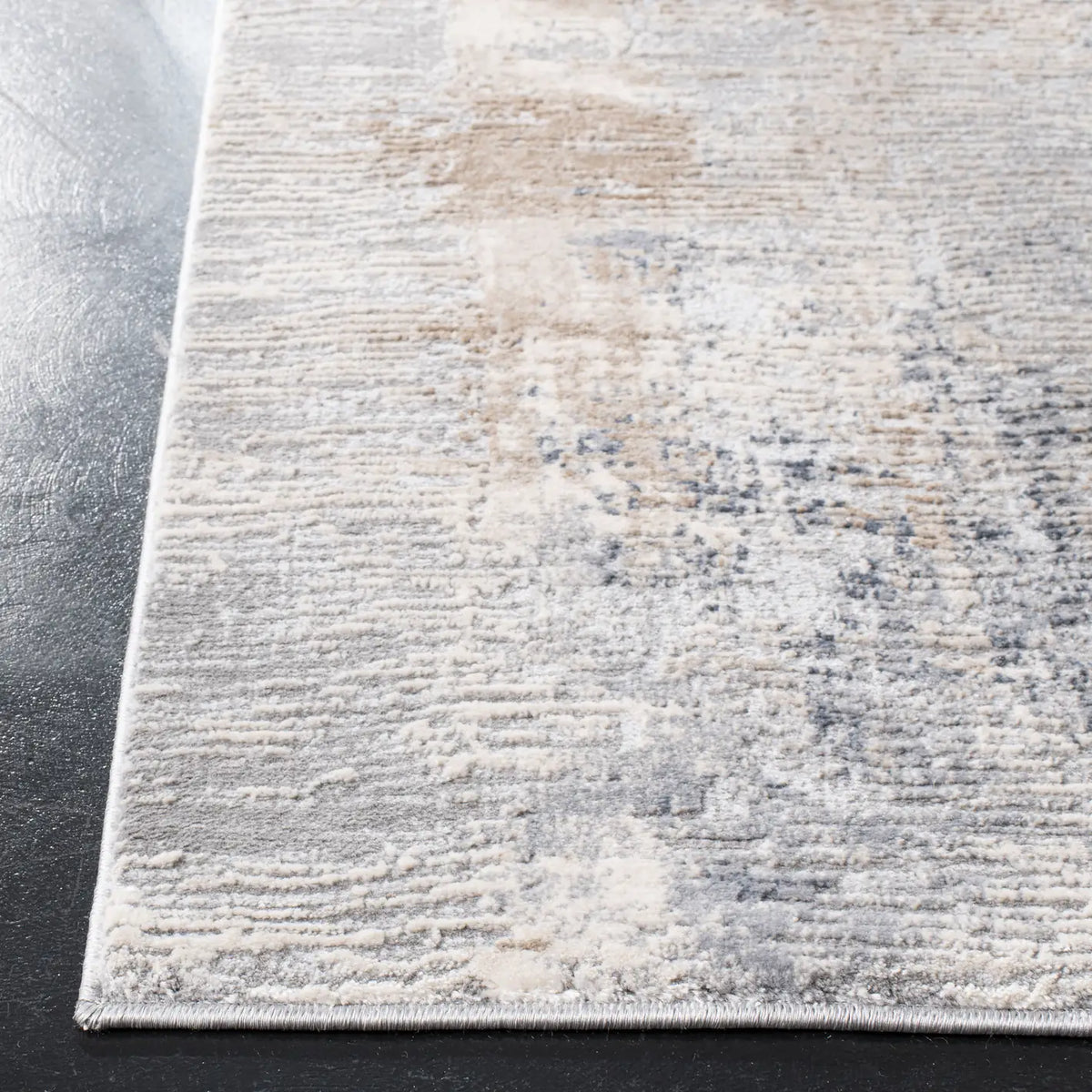 Safavieh Invista 4'-0" x 6'-0" Rug in Cream / Grey