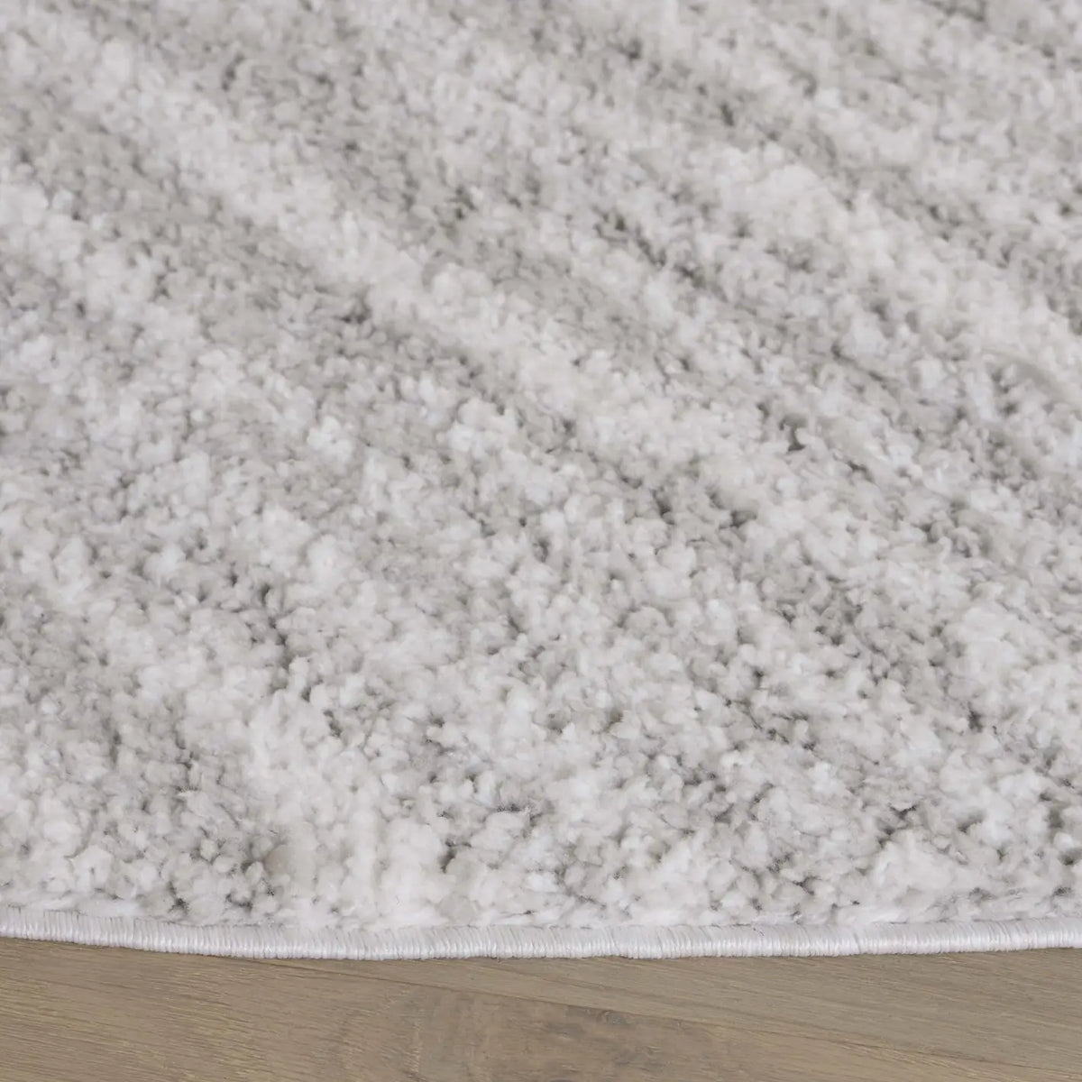 Safavieh Rumi Shag 6'-7" x 6'-7" Rug in Light Grey / Ivory