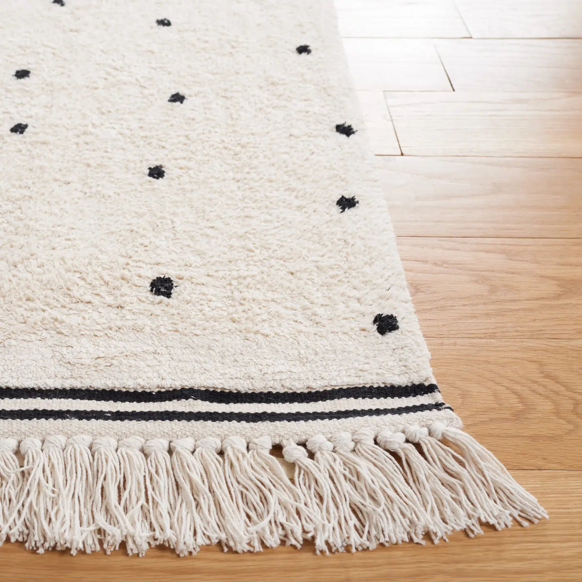 Safavieh Easy Care 5'-0" x 8'-0" Rug in Ivory / Black