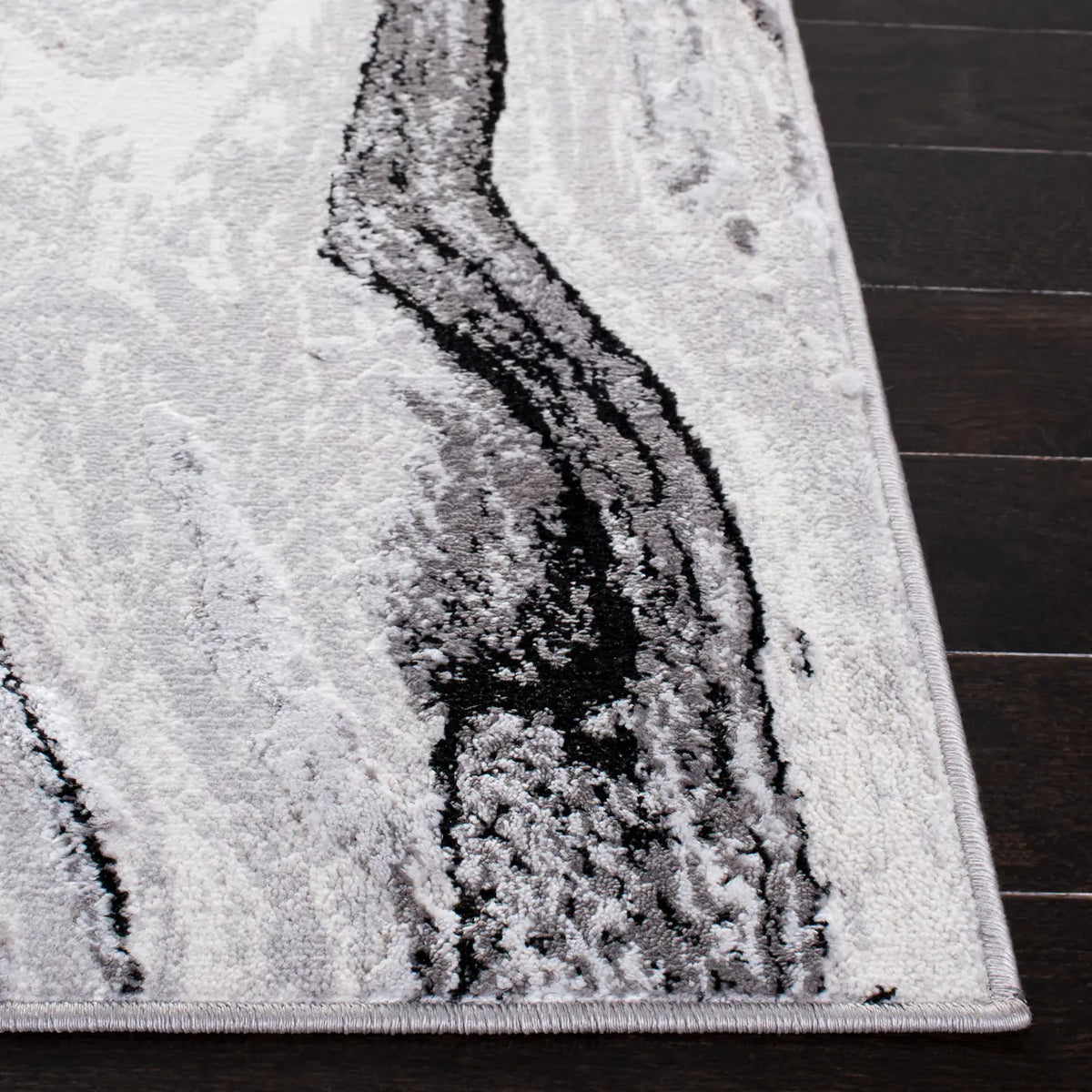 Safavieh Amelia 4'-5" x 6'-5" Rug in Grey / Gold