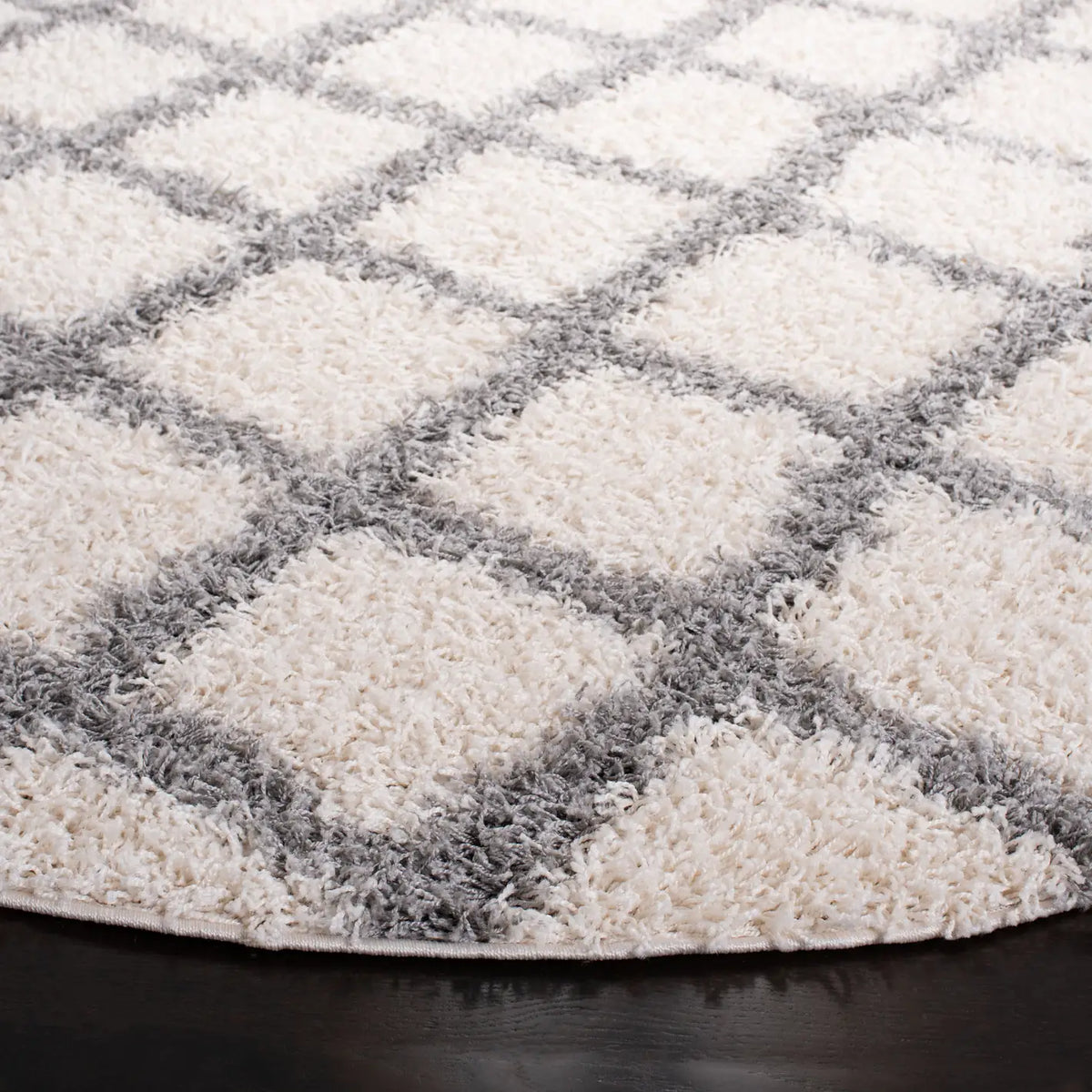 Safavieh Sgd-Dallas Shag 6'-0" x 6'-0" Rug in Ivory / Grey