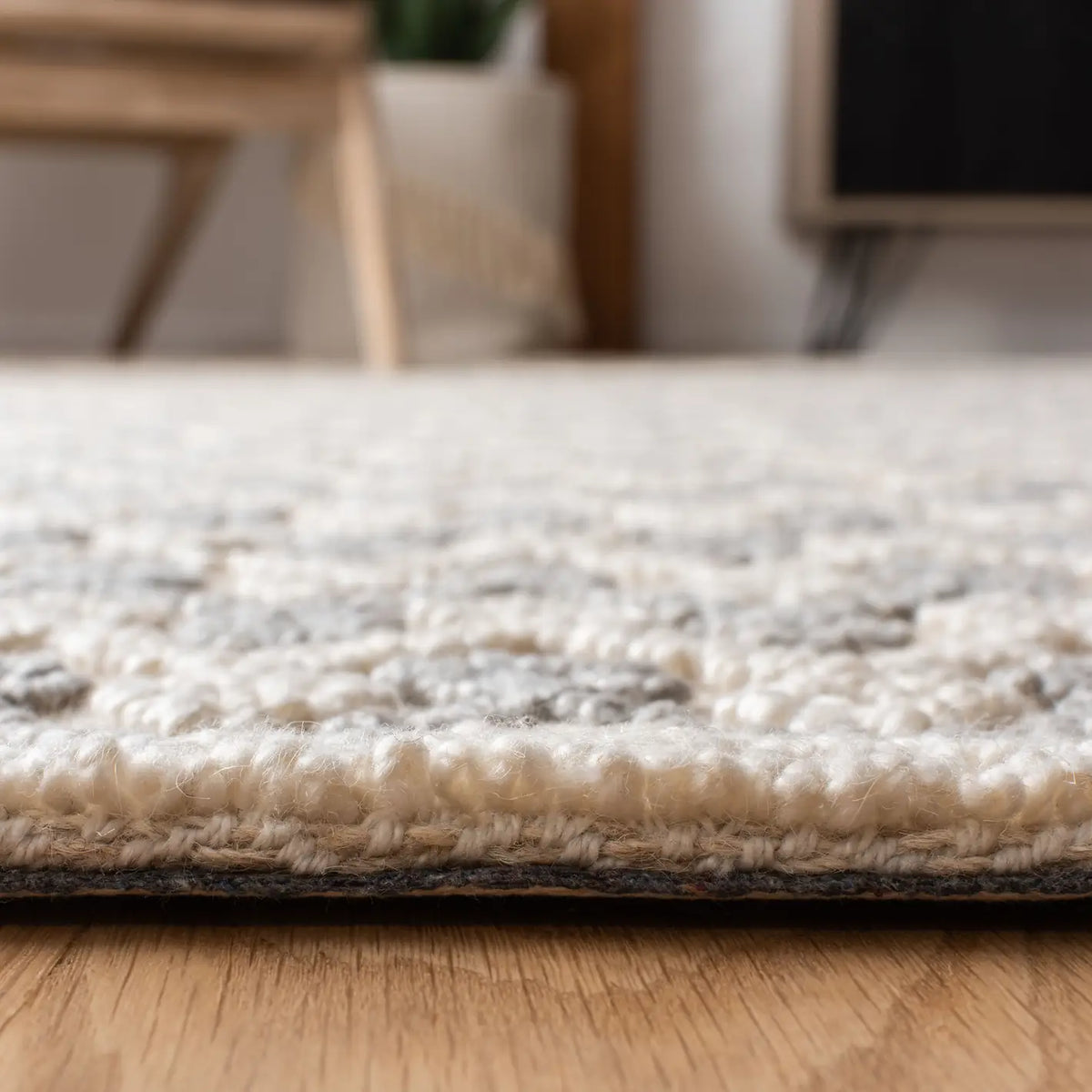 Safavieh Trace 4'-0" x 6'-0" Rug in Grey / Beige