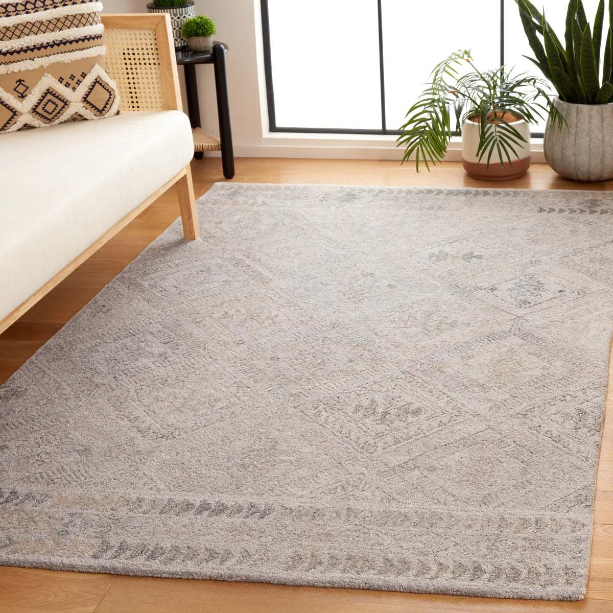 Safavieh Abstract 4'-0" x 6'-0" Rug in Grey / Beige