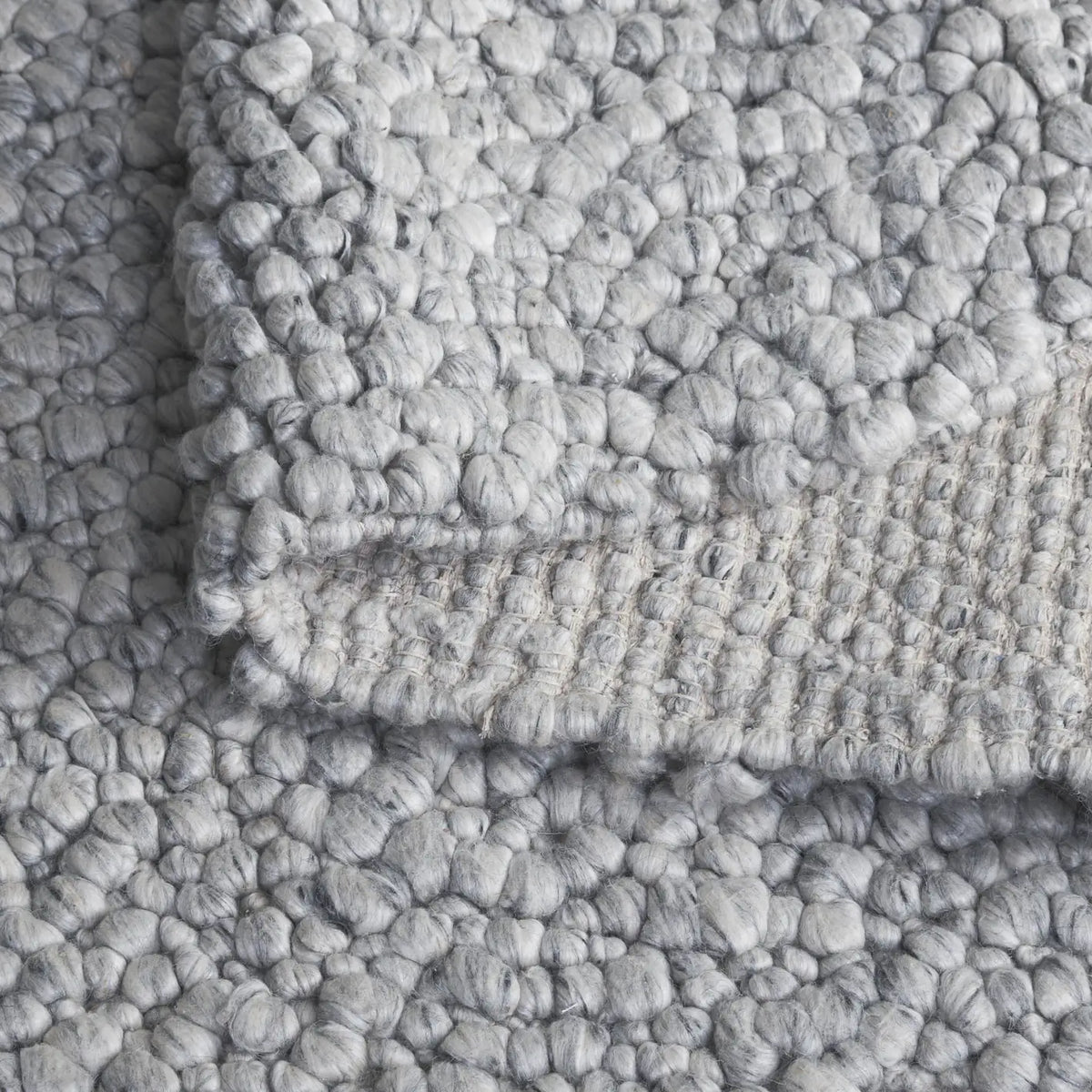 Safavieh Natura 4'-0" x 6'-0" Rug in Light Grey