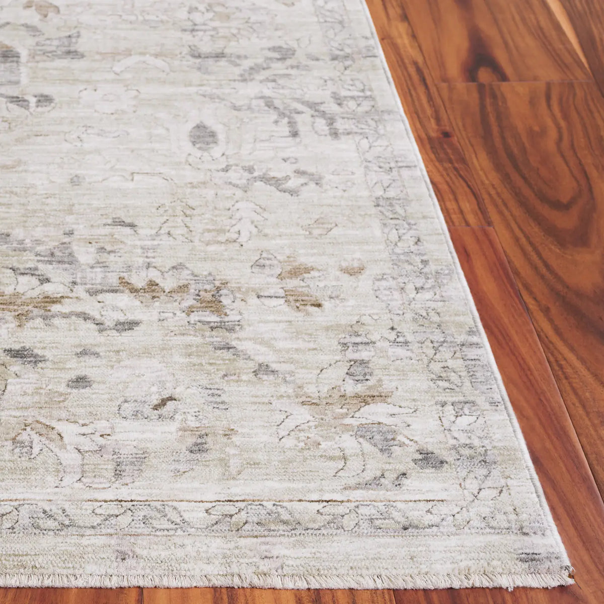 Safavieh Mason 100 4'-0" x 6'-0" Rug in Green / Beige