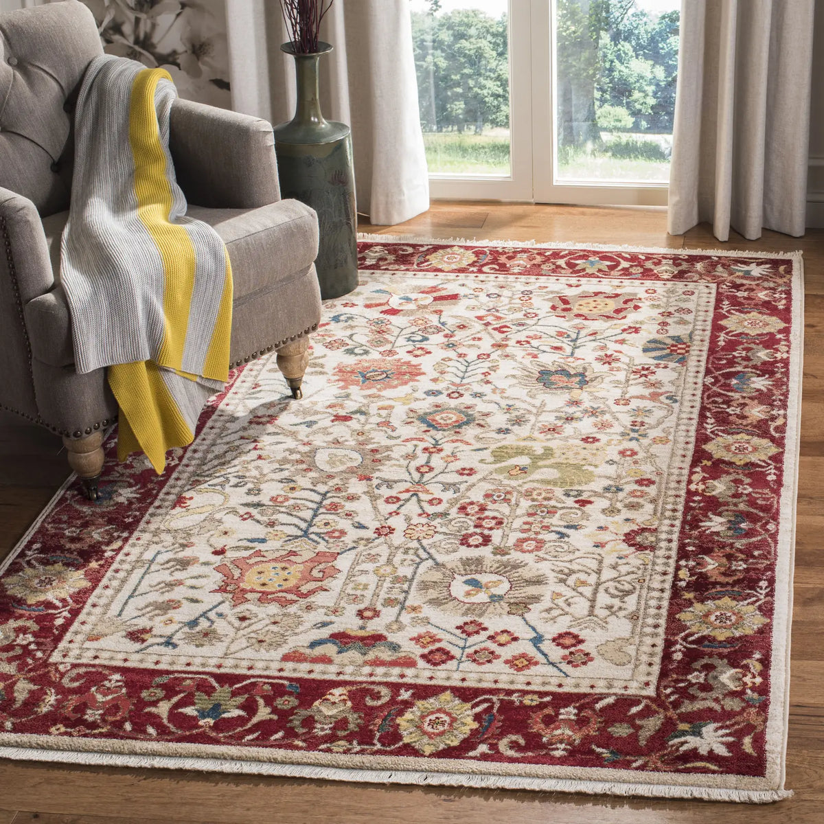 Safavieh Kashan 4'-0" x 6'-0" Rug in Ivory / Red