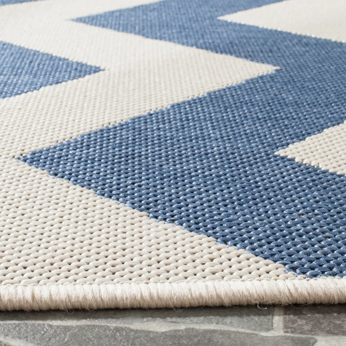Safavieh Courtyard 8'-0" x 11'-0" Rug in Blue / Beige