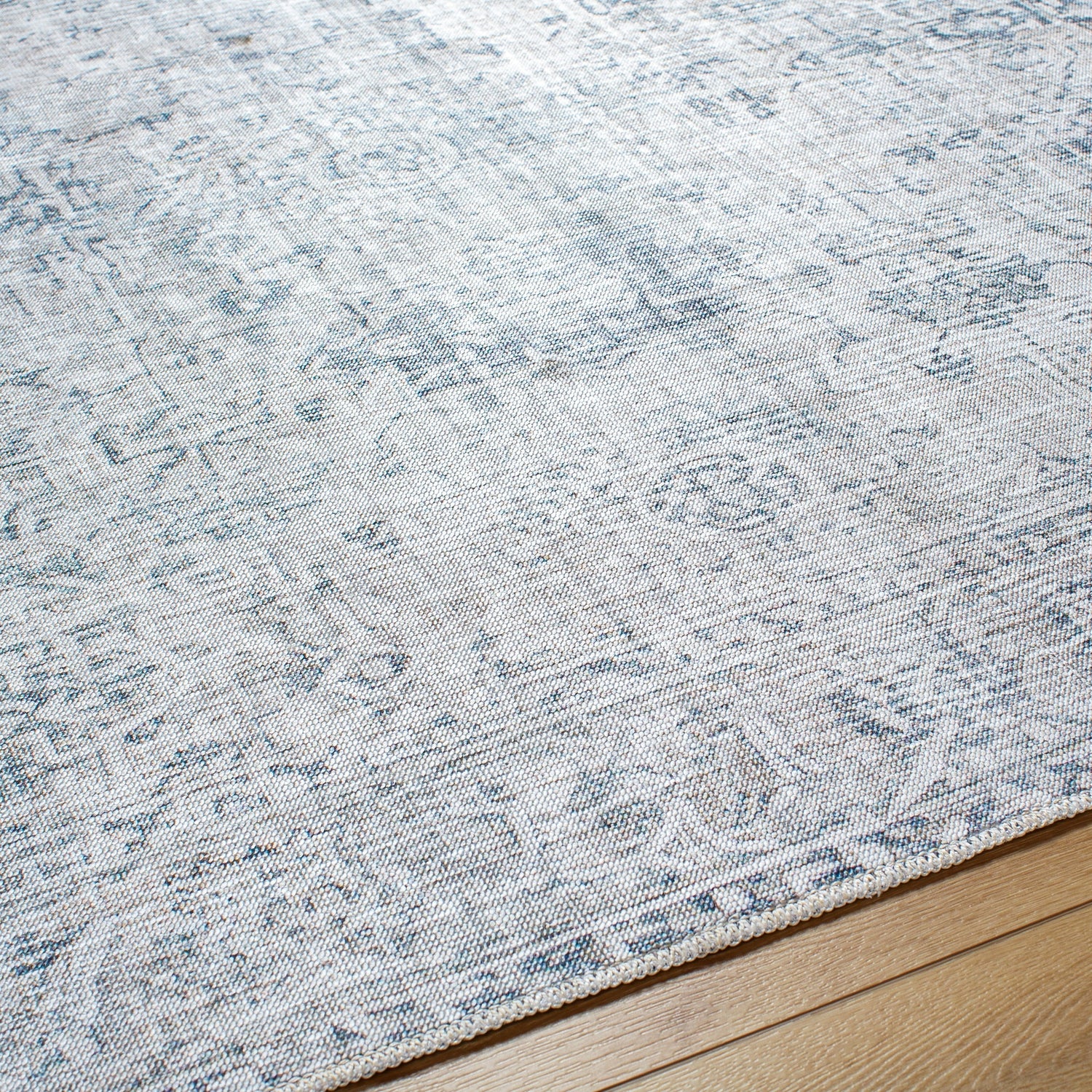 Surya Embrace Ema-2309 Slate, Silver, Metallic - Silver, Light Grey, Light Silver, Pewter Rug.