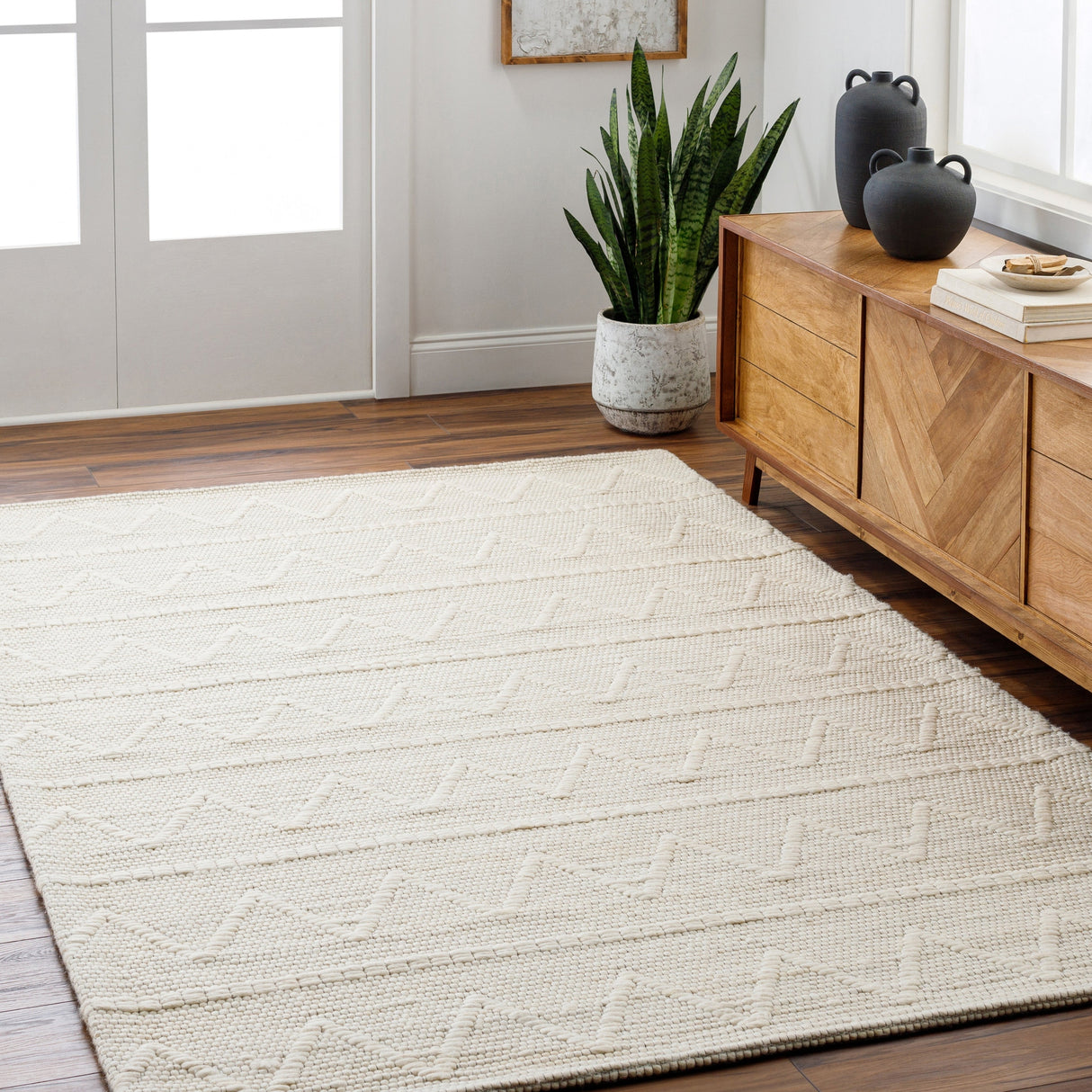Surya Empoli Epo-2305 Off-White, Light Silver Rug.