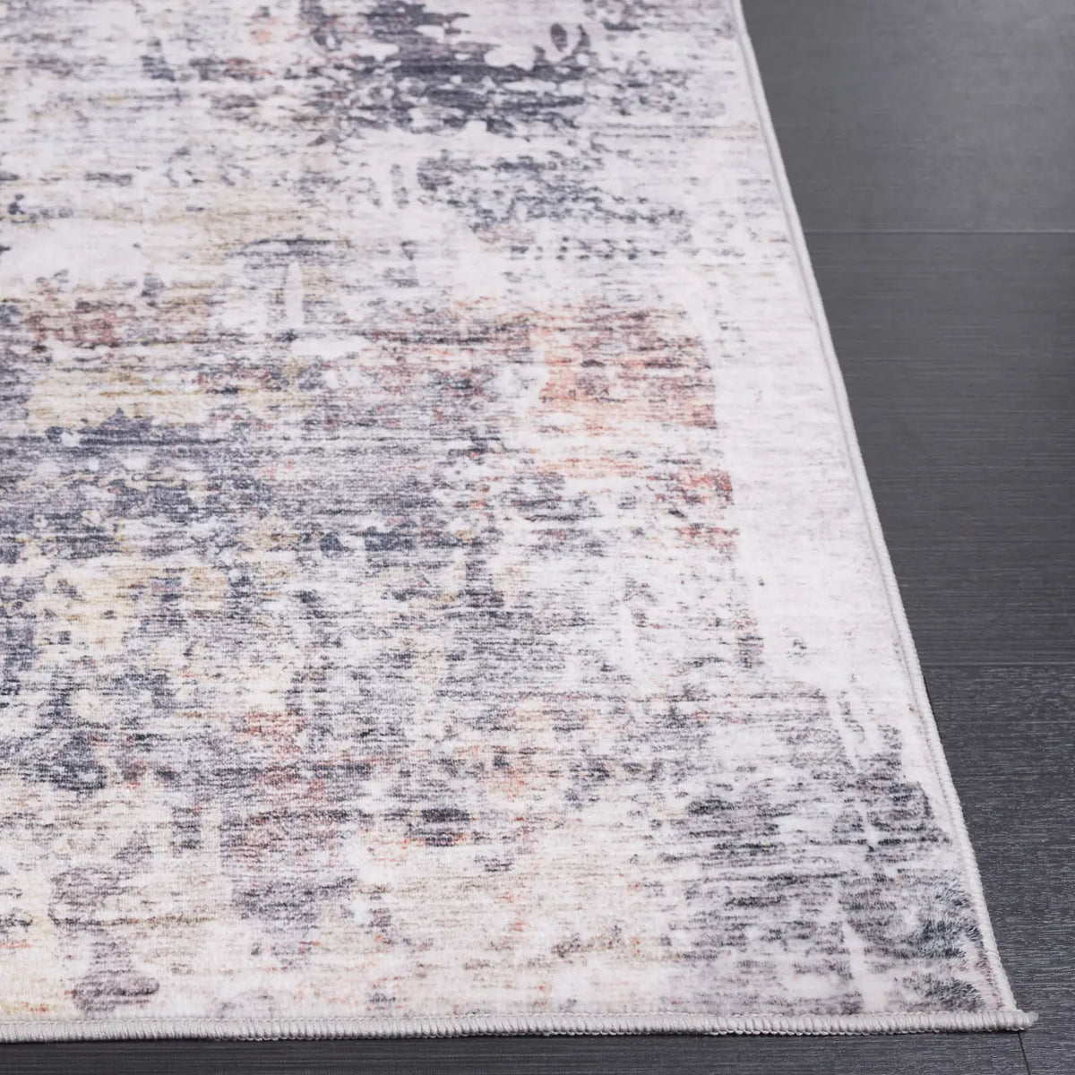 Safavieh Santa Monica 4'-0" x 6'-0" Rug in Beige / Charcoal