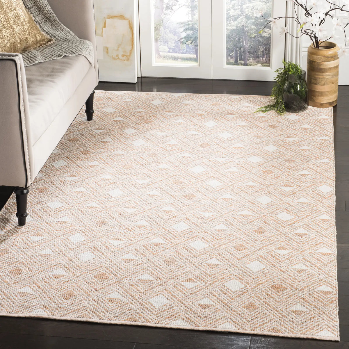 Safavieh Montauk 5'-0" x 8'-0" Rug in Peach / Ivory