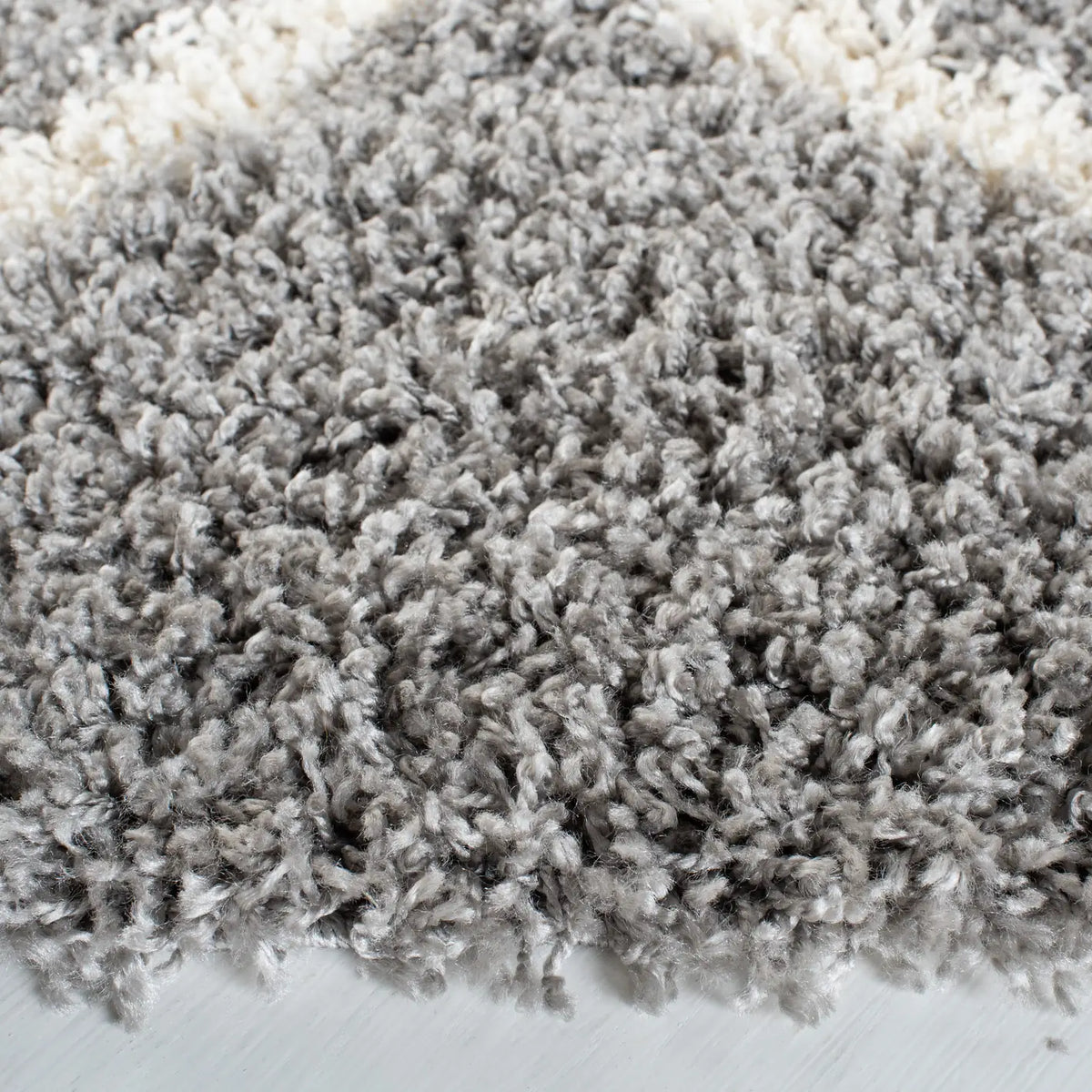 Safavieh Venus Shag 500 6'-7" x 6'-7" Rug in Grey / Ivory