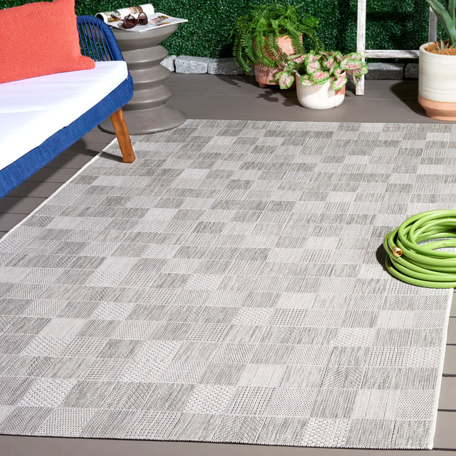 Safavieh Courtyard 4'-0" x 6'-0" Rug in Grey / Dark Grey