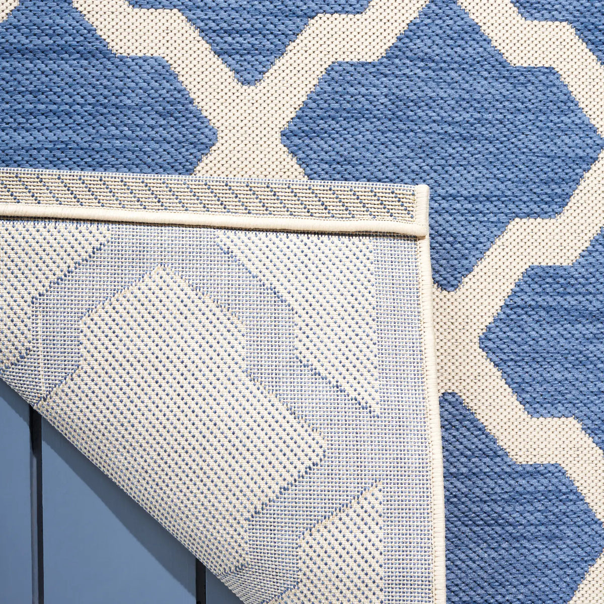 Safavieh Courtyard 5'-3" x 7'-7" Rug in Blue / Beige