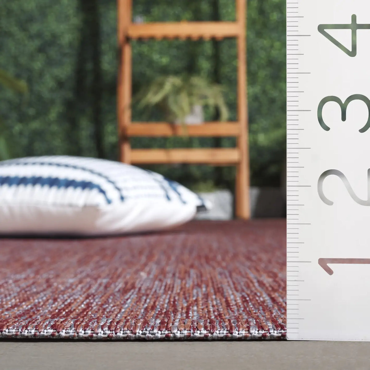 Safavieh Courtyard 4'-5" x 6'-5" Rug in Red / Red