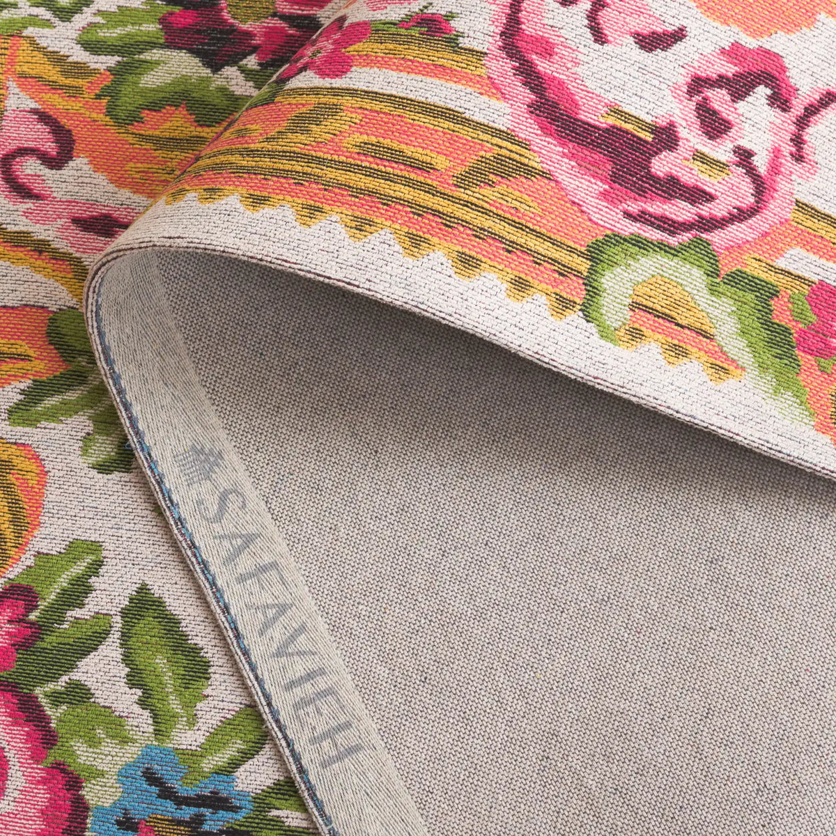 Safavieh Classic Vintage 5'-0" x 8'-0" Rug in Ivory / Rose