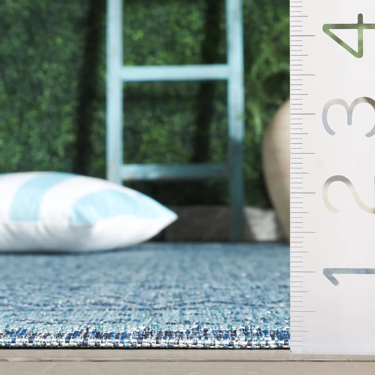 Safavieh Courtyard 4'-0" x 5'-7" Rug in Navy / Aqua