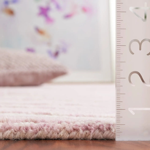 Safavieh Ebony 4'-0" x 6'-0" Rug in Pink / Ivory