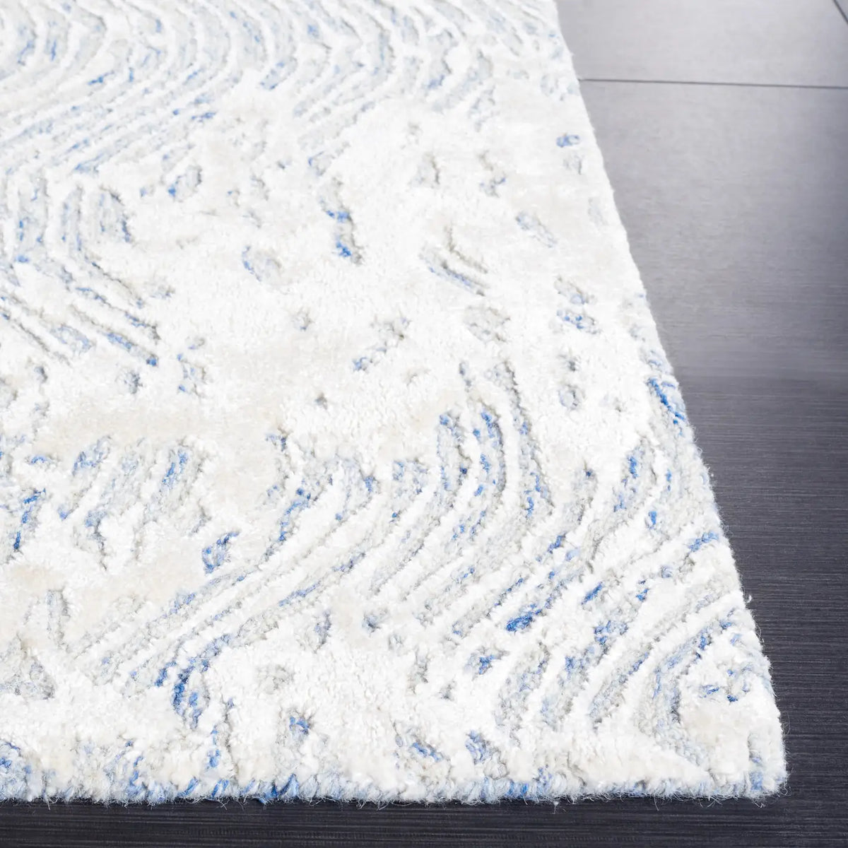 Safavieh Glamour 4'-0" x 6'-0" Rug in Blue / Ivory