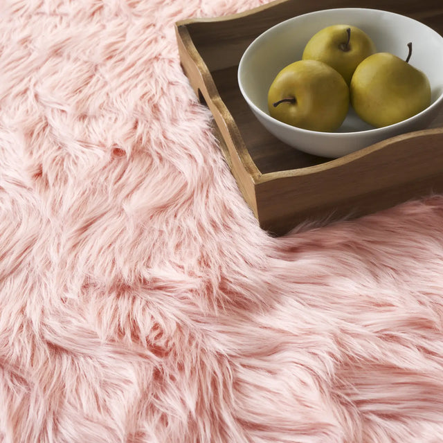 Safavieh Faux Sheep Skin 2'-0" x 3'-0" Rug in Pink