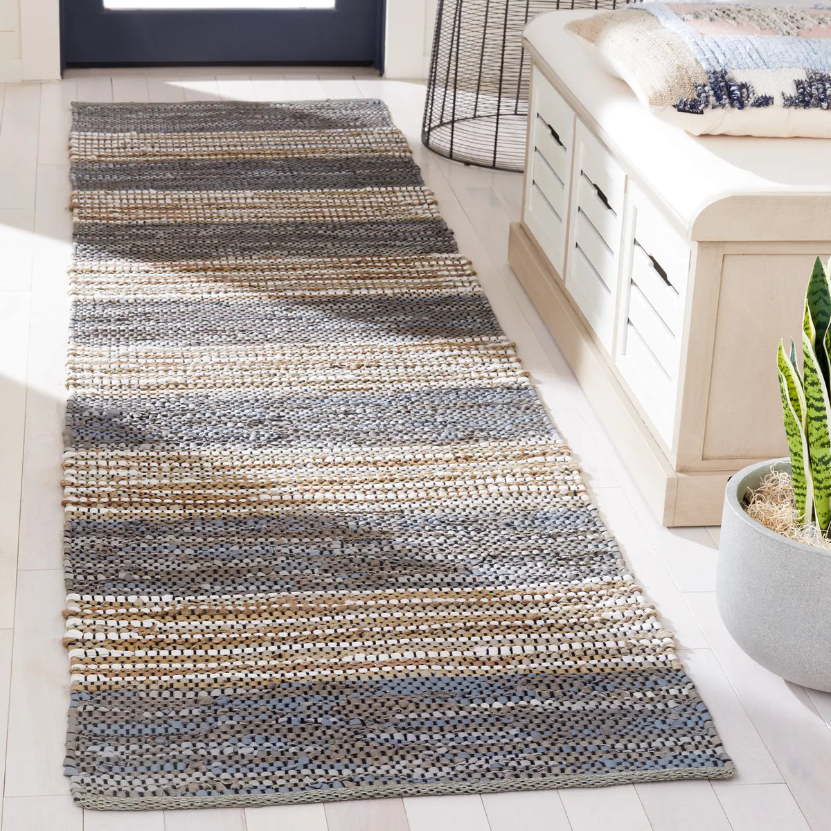 Safavieh Vintage Leather 2'-3" x 9'-0" Rug in Grey / Natural