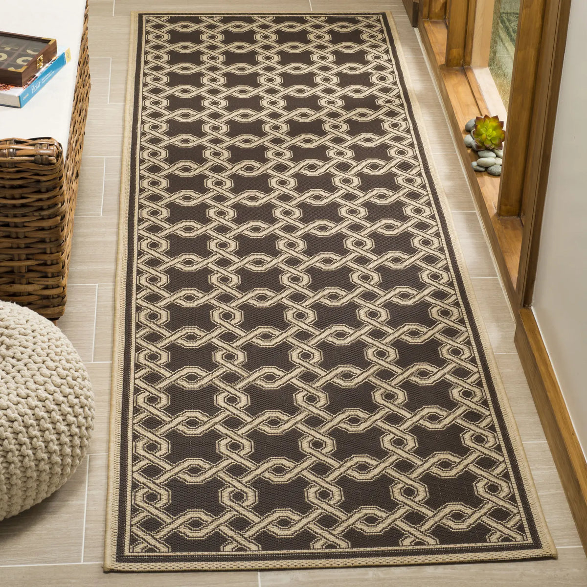 Safavieh Martha Stewart 2'-7" x 8'-2" Rug in Chocolate / Cream