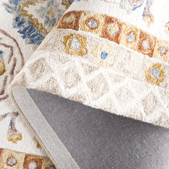 Safavieh Aspen 4'-0" x 6'-0" Rug in Ivory / Beige