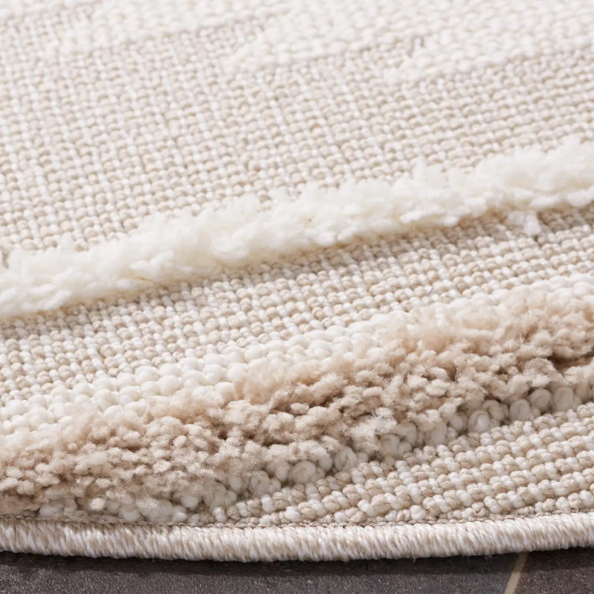 Safavieh Trends 6'-7" x 6'-7" Rug in Beige / Ivory