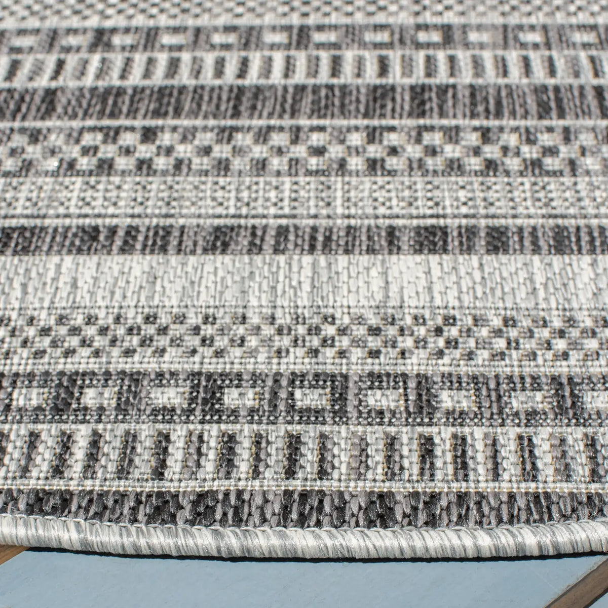 Safavieh Courtyard 6'-7" x 6'-7" Rug in Black / Grey