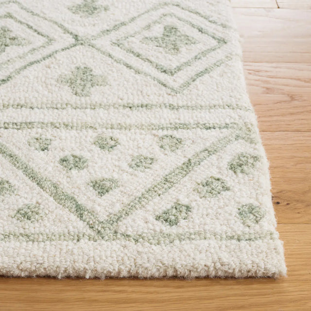 Safavieh Metro 4'-0" x 6'-0" Rug in Ivory / Light Green