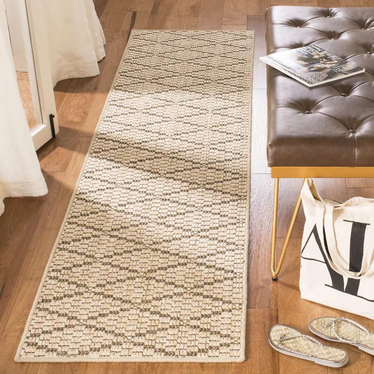 Safavieh Palm Beach 2'-0" x 8'-0" Rug in Beige / Brown