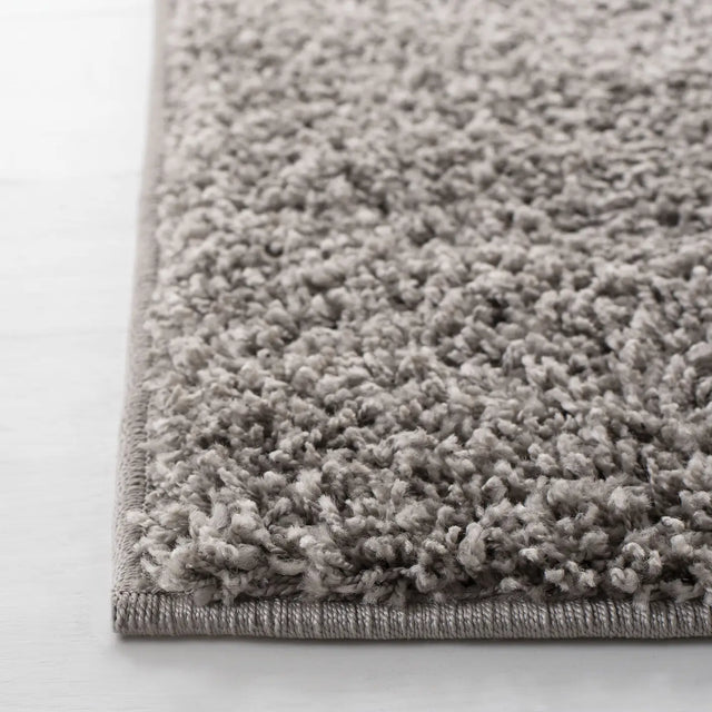 Safavieh Primo Shag 4'-0" x 6'-0" Rug in Light Grey