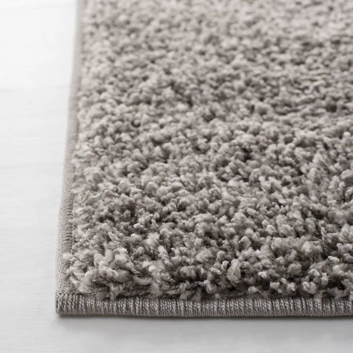 Safavieh Primo Shag 4'-0" x 6'-0" Rug in Light Grey