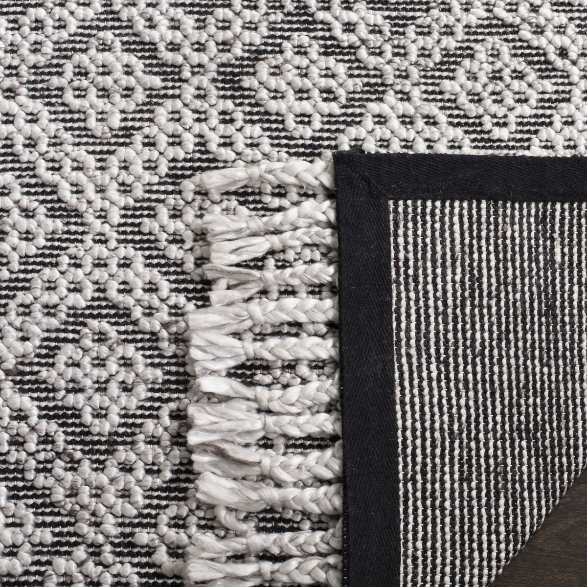 Safavieh Natura 5'-0" x 8'-0" Rug in Charcoal