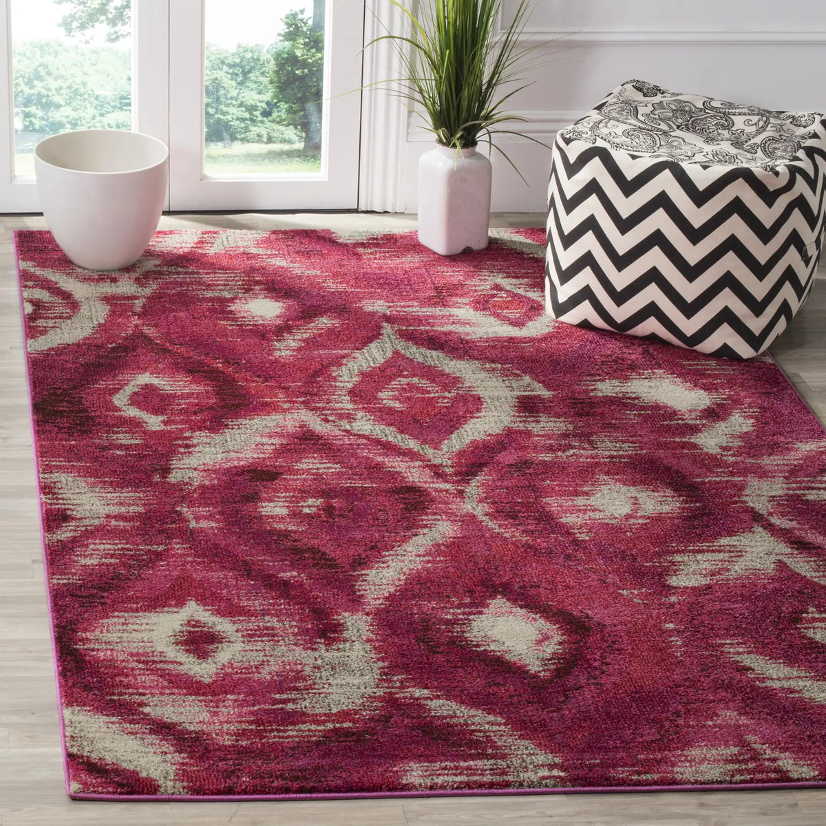 Safavieh Monaco 4'-0" x 5'-7" Rug in Fuchsia / Cream