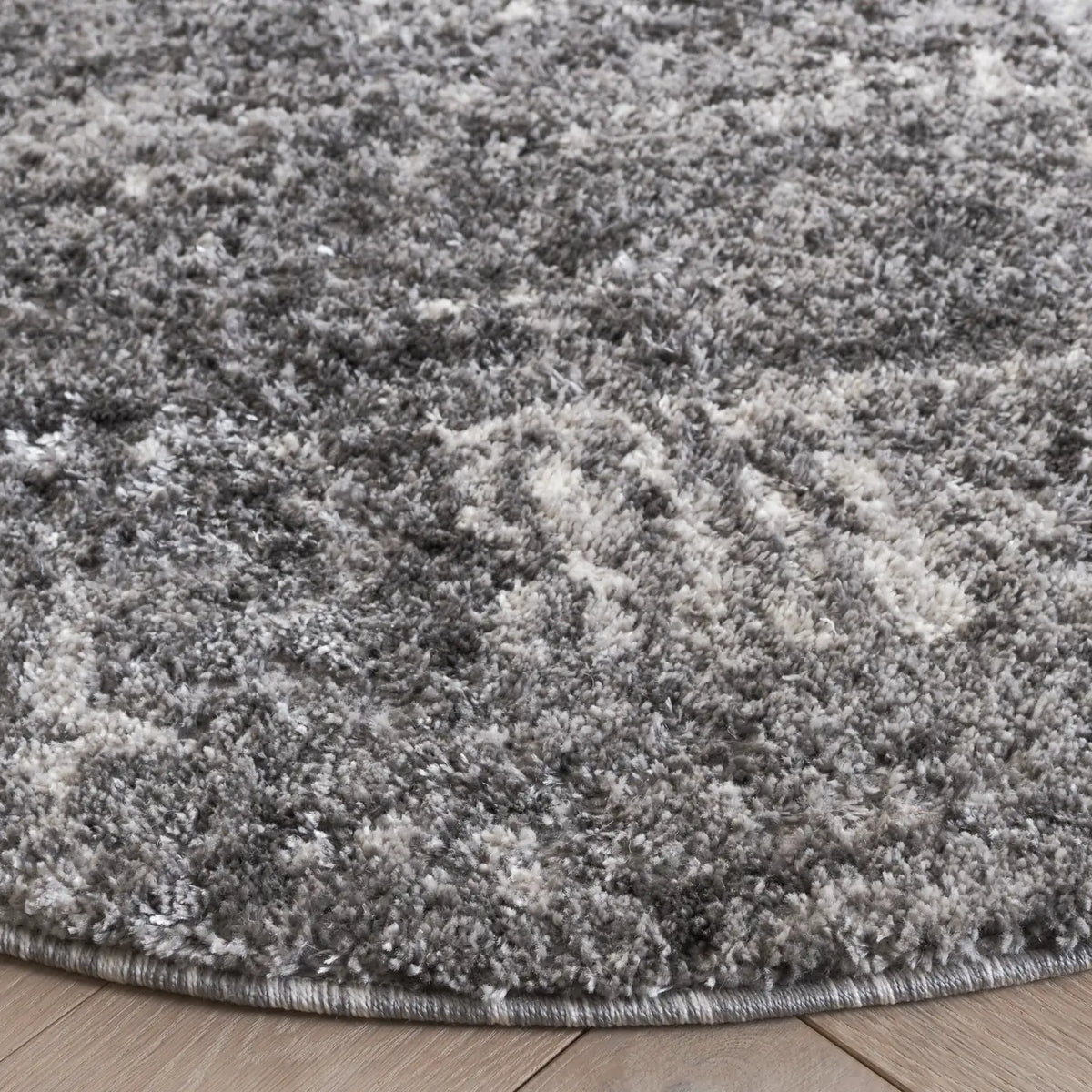 Safavieh Ravine Shag 6'-7" x 6'-7" Rug in Grey / Dark Grey