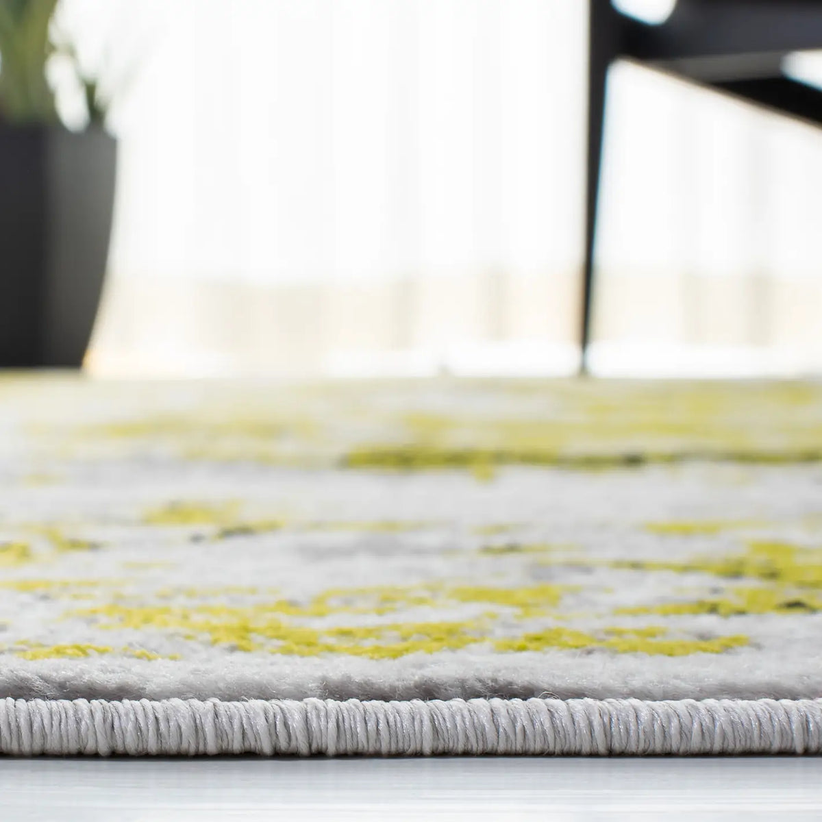 Safavieh Skyler 4'-0" x 6'-0" Rug in Grey / Green