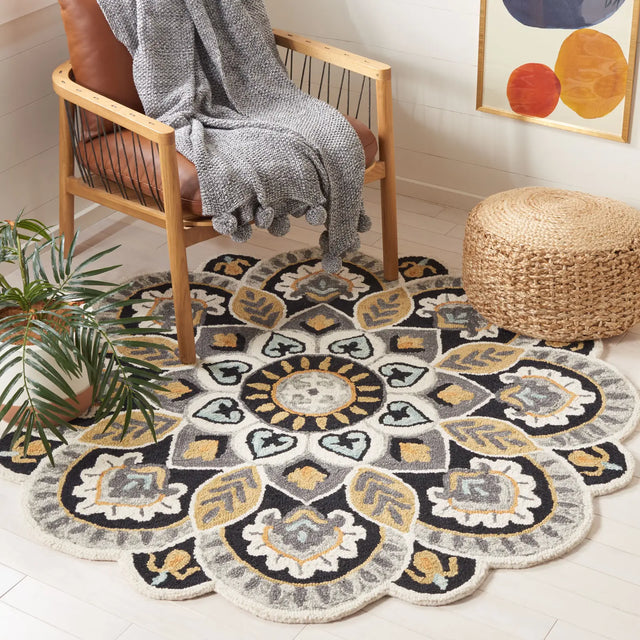 Safavieh Novelty 5'-0" x 5'-0" Rug in Ivory / Black