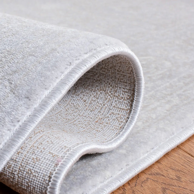 Safavieh Carnegie 5'-1" x 7'-6" Rug in Light Grey / Grey