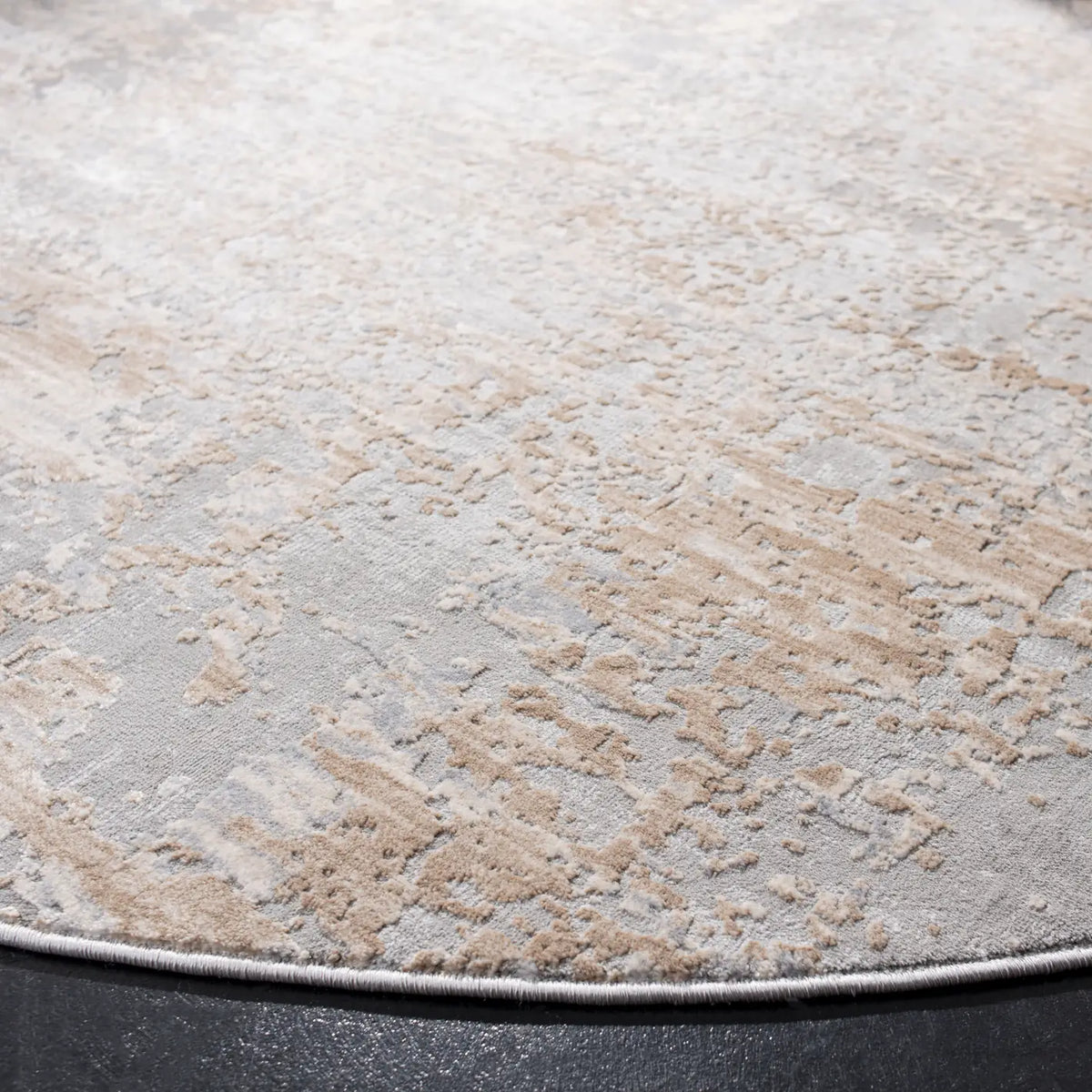 Safavieh Invista 6'-7" x 6'-7" Rug in Beige / Cream