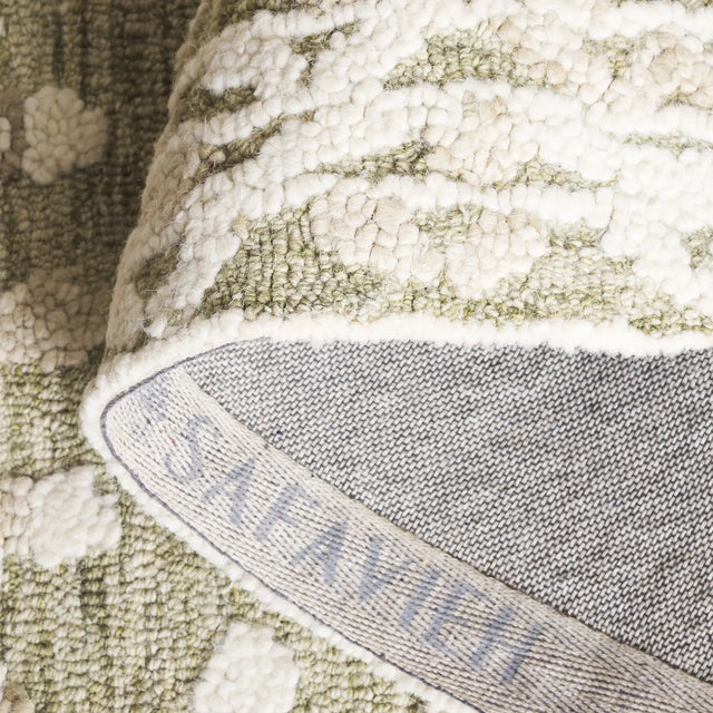 Safavieh Marquee 4'-0" x 6'-0" Rug in Green / Ivory