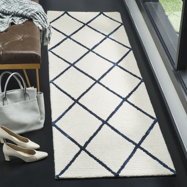 Safavieh Blossom 2'-3" x 8'-0" Rug in Ivory / Navy