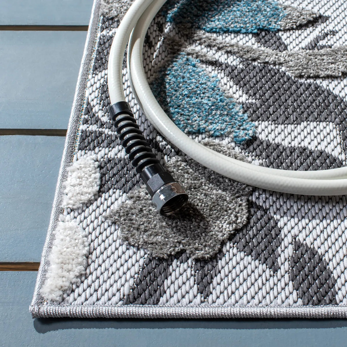 Safavieh Cabana 4'-5" x 6'-5" Rug in Beige / Blue