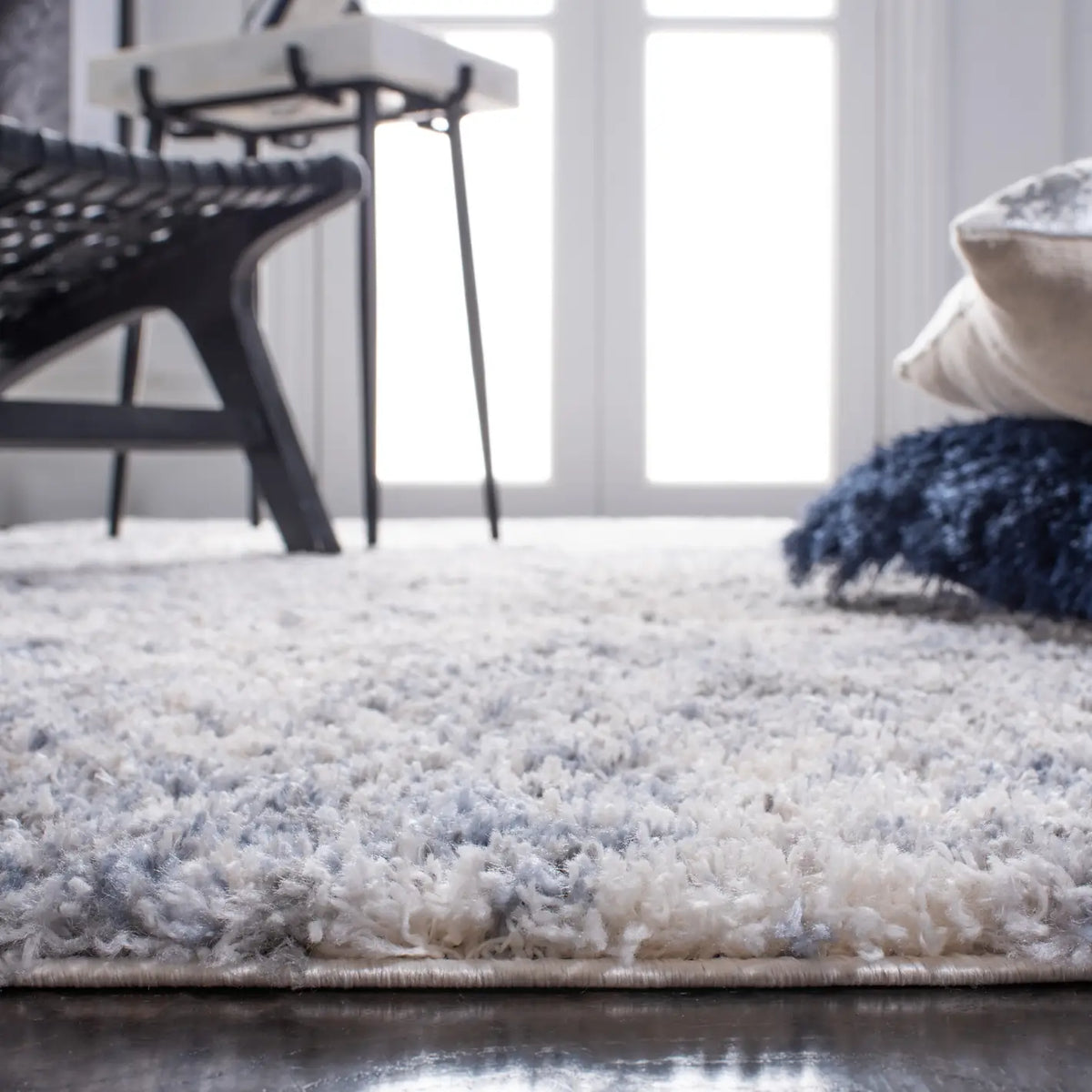 Safavieh Berber Shag 200 4'-0" x 6'-0" Rug in Ivory / Blue