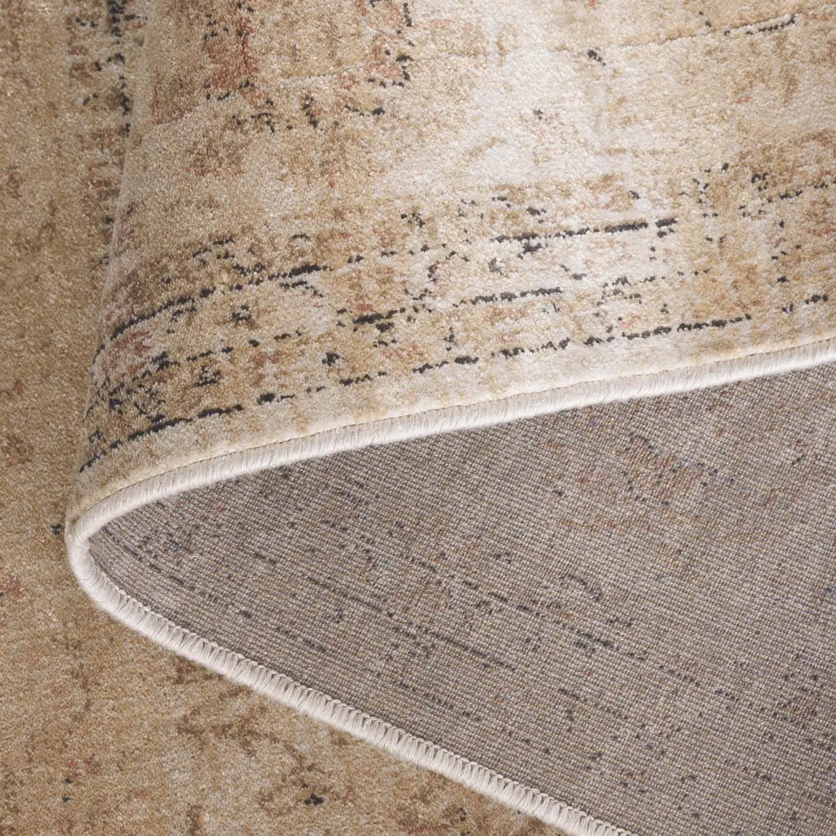 Safavieh Vintage 5'-3" x 7'-6" Rug in Creme